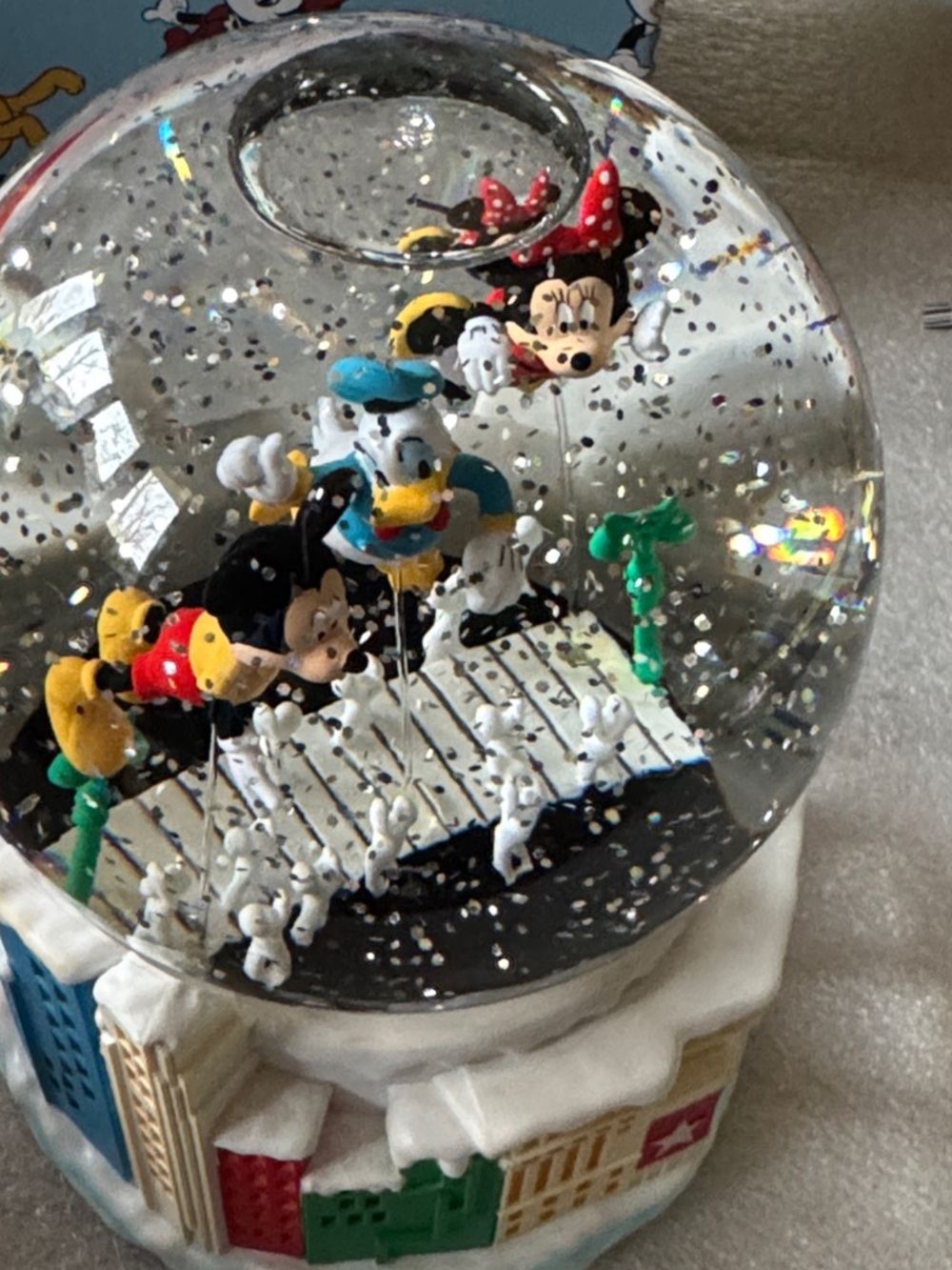 Disney Mickey Mouse & Friends LED Light Parade Balloon Snow Globe Exclusive - Picture 9 of 11